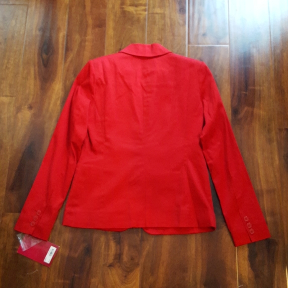 🔥Clearance🔥 New red blazer with 2 button front - Picture 8 of 13